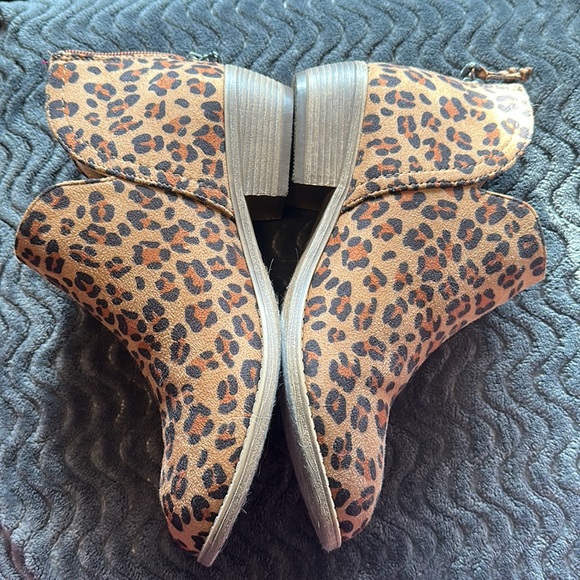 Journee Collection leopard bootie - Picture 2 of 4